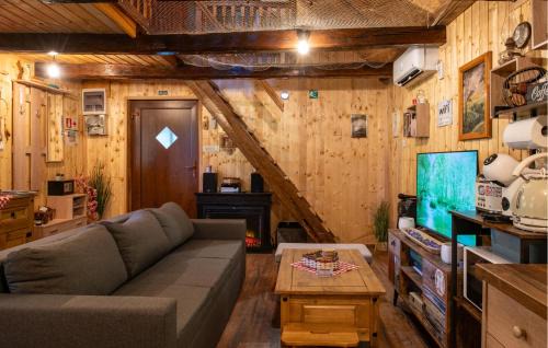 Lekenik House | Awesome Home In Stari Brod With Sauna