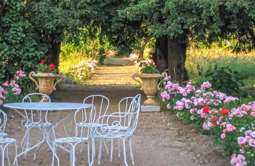 Suevres House | Awesome home in Suèvres with heated swimming pool