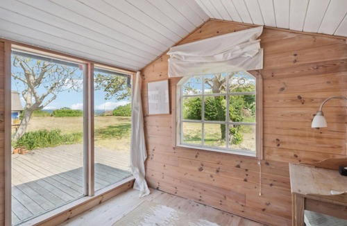 Bolshavn House | Awesome home in Svaneke with WiFi