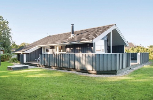 Mommark Strand House | Awesome home in Sydals with sauna