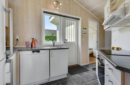 Mommark Strand House | Awesome home in Sydals with kitchen