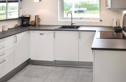 Mommark Strand House | Awesome home in Sydals with kitchen