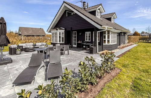 Skaven Strand House | Awesome home in Tarm with sauna