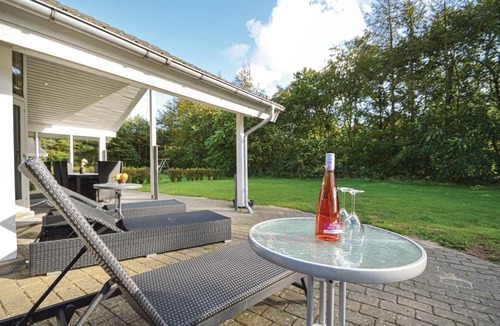 Arrild Ferieby House | Awesome home in Toftlund with sauna