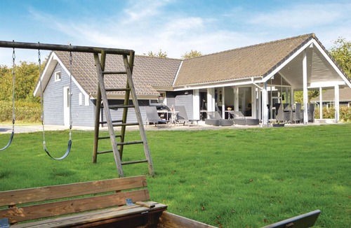 Arrild Ferieby House | Awesome home in Toftlund with sauna