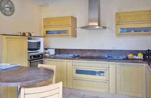 Trelevern House | Awesome home in Trélévern with WiFi