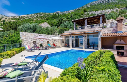 Brsecine House | Awesome home in Trsteno with sauna