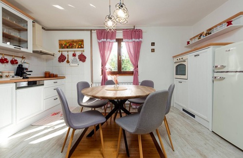 Udbina House | Awesome home in Udbina with swimming pool