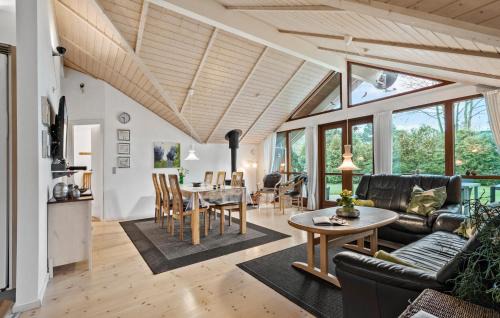 Sønder Nissum House | Awesome Home In Ulfborg With Kitchen