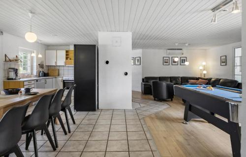 Nørre Fjand House | Awesome Home In Ulfborg With Kitchen