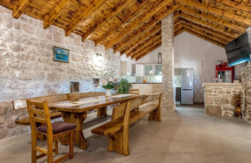 Unesic House | Awesome home in Unesic