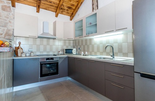 Unesic House | Awesome home in Unesic