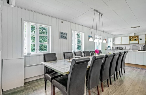 Marielyst House | Awesome home in Væggerløse with kitchen