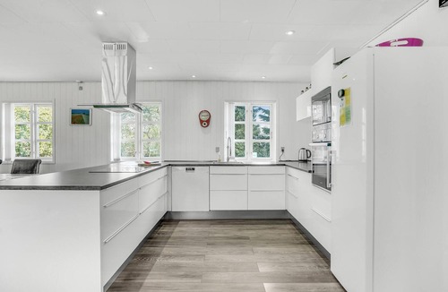 Marielyst House | Awesome home in Væggerløse with kitchen