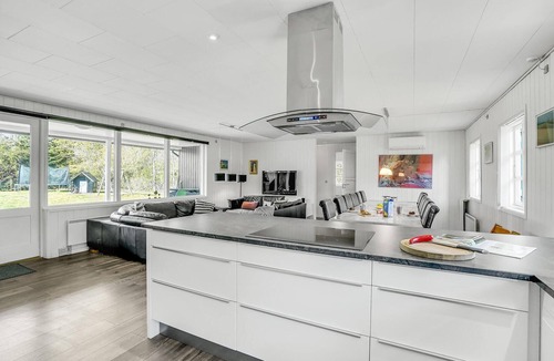 Marielyst House | Awesome home in Væggerløse with kitchen
