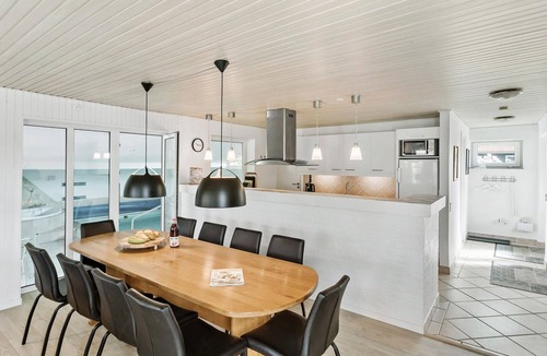 Marielyst House | Awesome home in Væggerløse with sauna