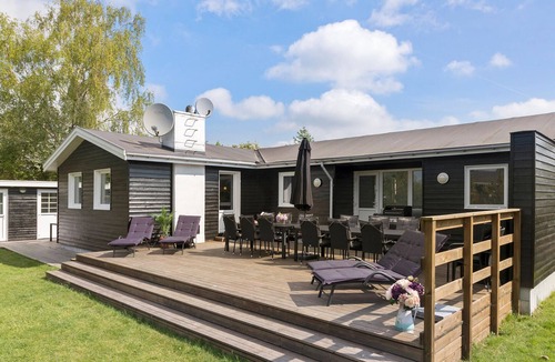 Marielyst House | Awesome home in Væggerløse with sauna