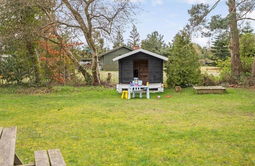 Bøtø By House | Awesome home in Væggerløse with sauna