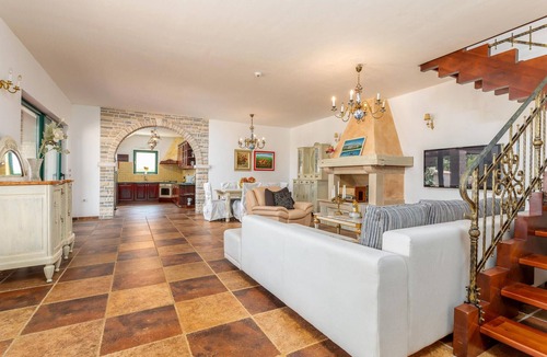 Valtura House | Awesome home in Valtura