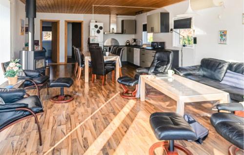 Thorsminde House | Awesome Home In Vemb With Kitchen