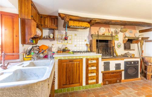 Saturnana House | Awesome Home In Villa Di Piteccio