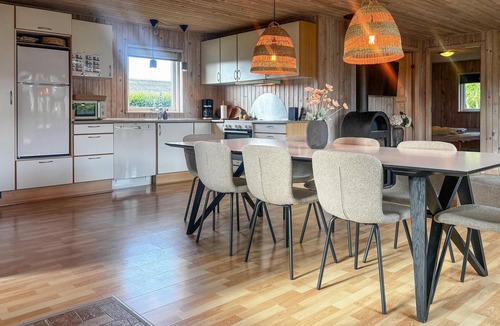 Vinderup House | Awesome home in Vinderup with WiFi