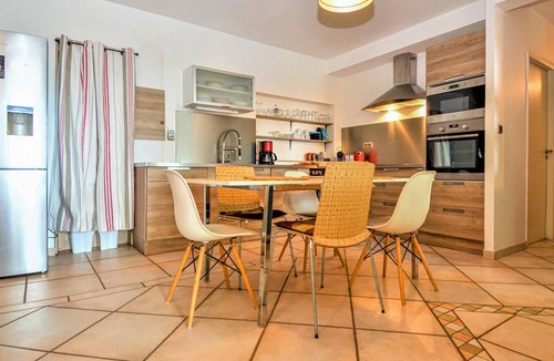 Violes House | Awesome home in Violès with WiFi