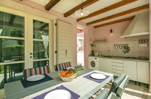Strpacici House | Awesome home in Visnjan with WiFi