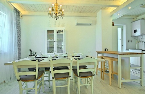 Strpacici House | Awesome home in Visnjan with WiFi