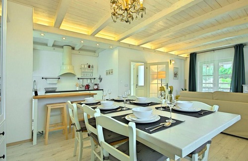 Strpacici House | Awesome home in Visnjan with WiFi