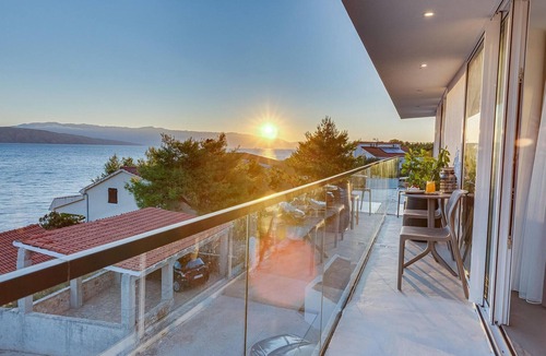 Vrbanj House | Awesome home in Vrboska with sauna