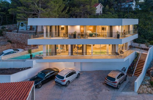 Vrbanj House | Awesome home in Vrboska with sauna