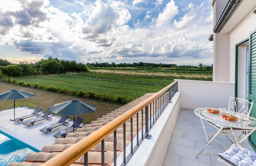 Zminj House | Awesome home in Zminj