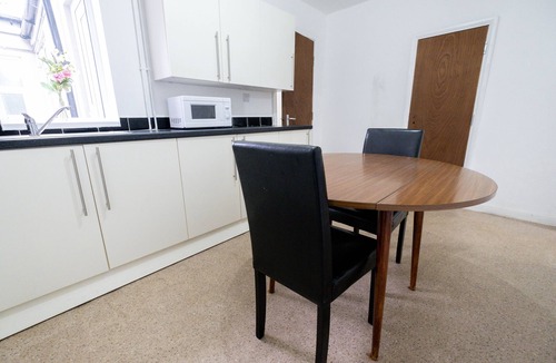 Burslem House | Awesome Home Stoke-on-trent