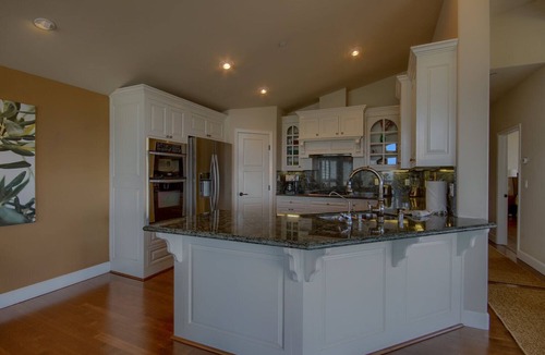 Happy Hill House | Awesome House, Awesome Views-Spring Special