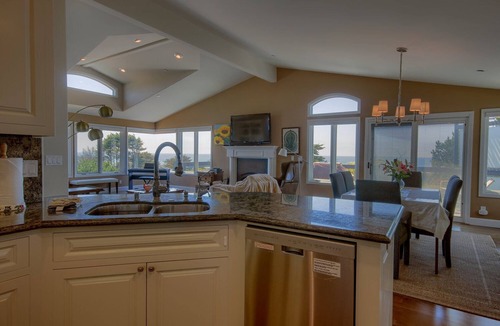 Happy Hill House | Awesome House, Awesome Views-Spring Special