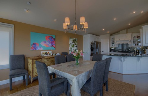 Happy Hill House | Awesome House, Awesome Views-Spring Special