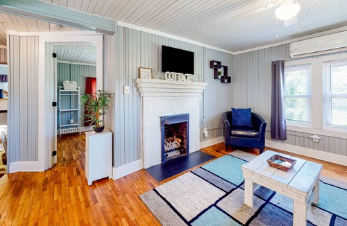 Horse Shoe House | Awesome house in Horse Shoe with fireplaces, firepit, patio & grill