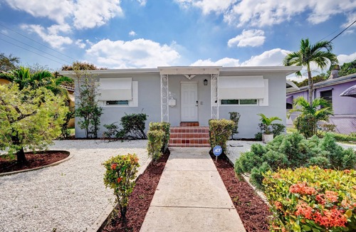 Liberty City House | Awesome house with pool! 20 minutes to downtown!