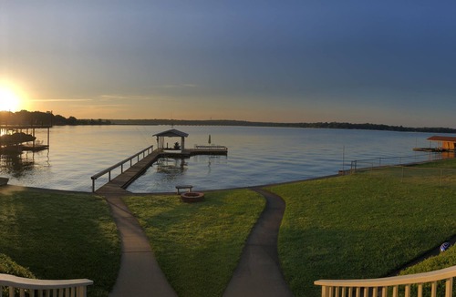 Enchanted Oaks House | Awesome LAKE front cottage offers relaxation and fun! Great for Families!