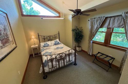 Holiday Island House | Awesome Lakehouse Unit at the Holiday Island Lodge