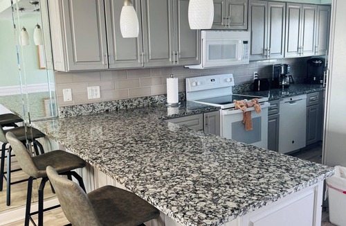 Biltmore Beach Condo | AWESOME LAST MIN DEAL:May 3-8=1250! Beautiful/5star/Beachfront-Free Beach Chairs