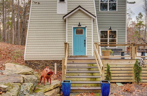 Quitman Cottage | Awesome Lighthouse Lake House on Greers Ferry Lake with private beach