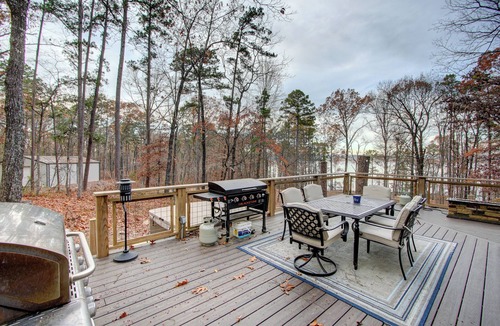 Quitman Cottage | Awesome Lighthouse Lake House on Greers Ferry Lake with private beach