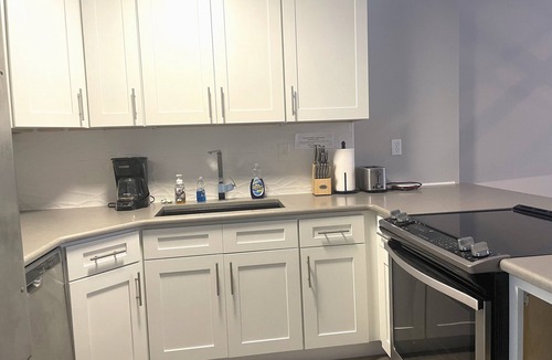 Fort Bay House | Awesome Location ~ Walk to the Beach ~ Cool Surf Theme - Affordable