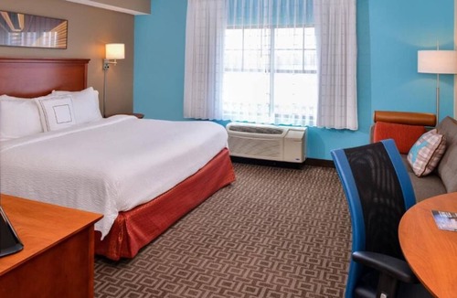 Thousand Oaks House | Awesome Lodging! 3 Spacious Units w/Full Kitchens