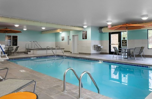 Mason City House | Awesome Queen Room for a Group Vacation