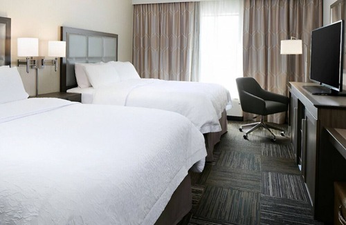 Mason City House | Awesome Queen Room for a Group Vacation