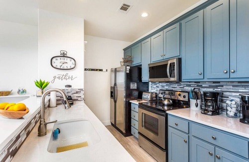 Jonestown Condo | Awesome remodeled Villa at Hollows Resort, great Lake & Hill Country view, Pools, Fitness Center!