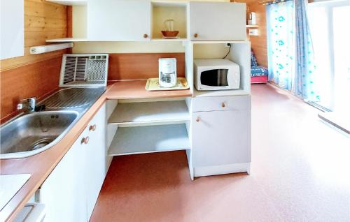 Chef-Boutonne Other | Awesome Stacaravan In Chef-Boutonne